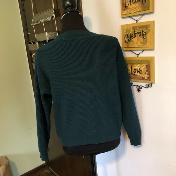 Green V neck sweater - Picture 5 of 8